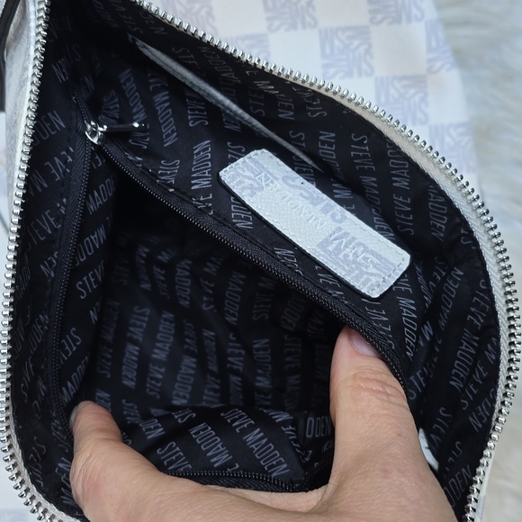Steve Madden White Gray Logo Purse With Inside Pouch - Picture 13 of 17